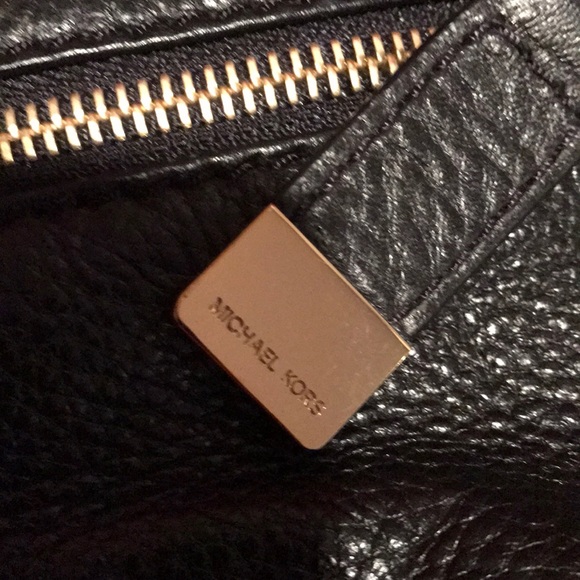Authentic black michael Kors hobo - Picture 4 of 7